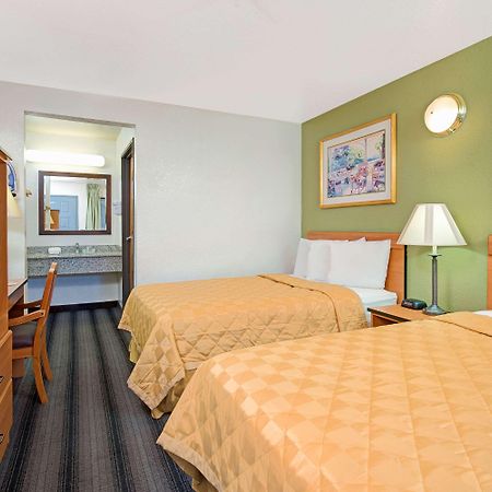 Travelodge Sacramento/Rancho Cordova Exterior photo